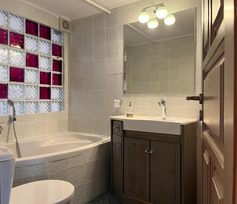 Cute Apartment At The Foot Of Lycabettus Hill Athen Exterior foto